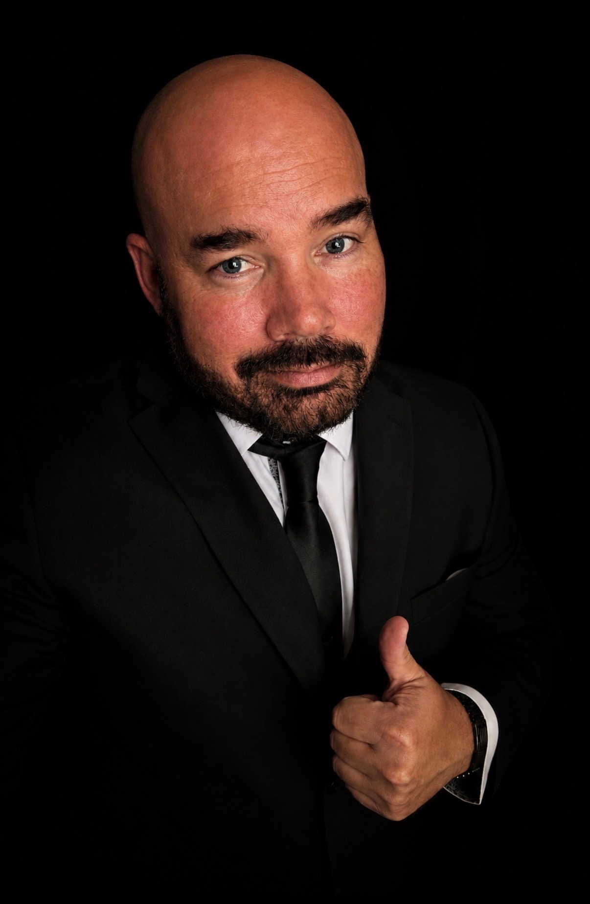kp kelly in black suit in chicago